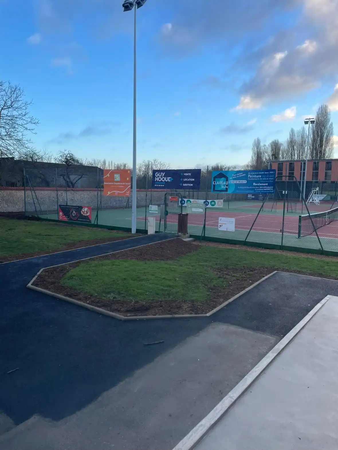 Accès PMR au club de tennis