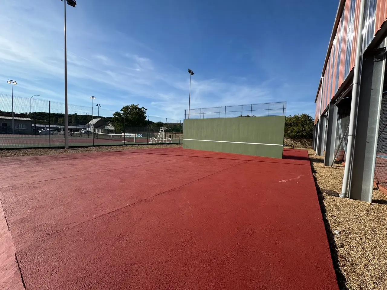 Mur d'entraînement de tennis à Cloyes-les-Trois-Rivières